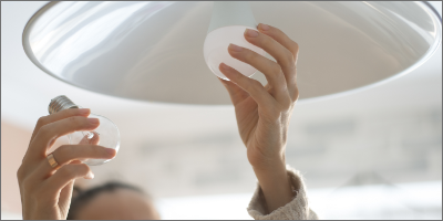 Simply Conserve Standard LED Light Bulb 11W, 2700K (warm light)_Lifestyle